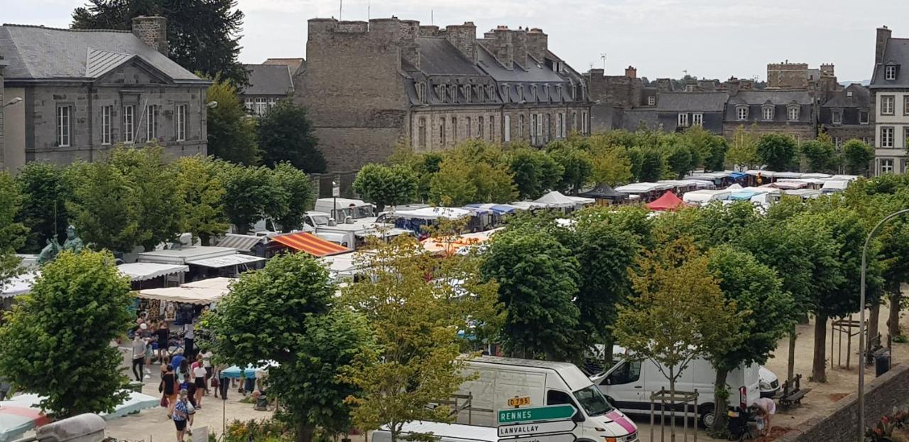 Les appartements du Marché Dinan Esterno foto
