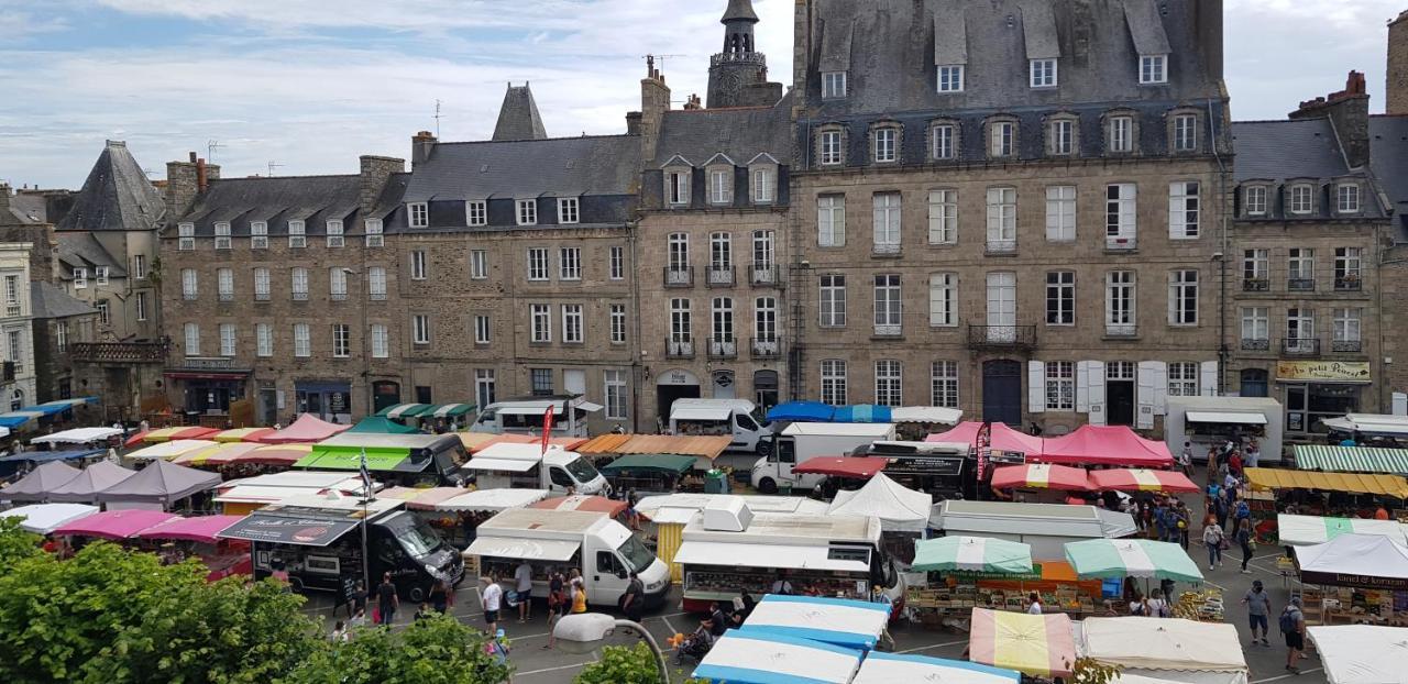 Les appartements du Marché Dinan Esterno foto